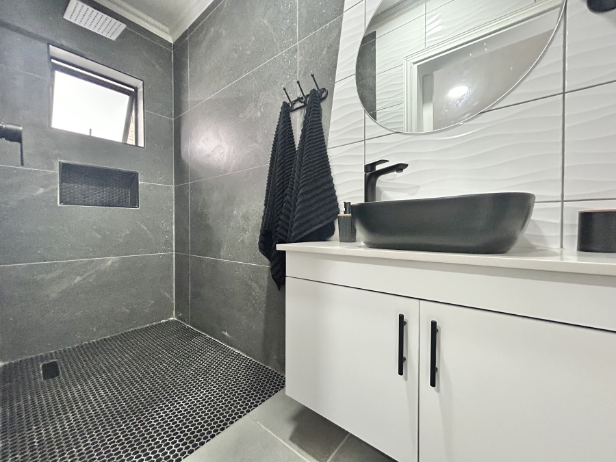 3 Bedroom Property for Sale in Wavecrest Eastern Cape